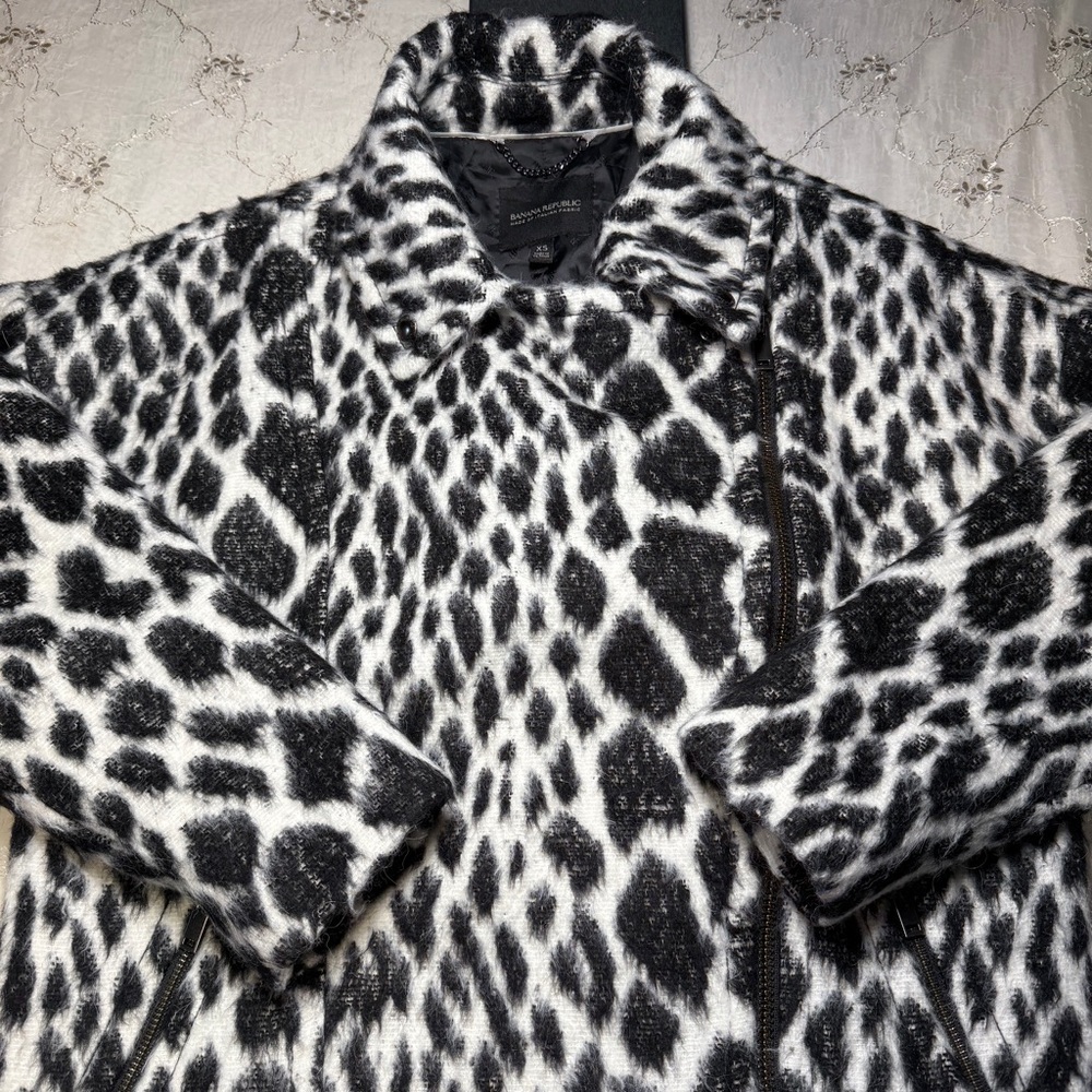 banana republic italian‑fabric leopard print asymmetrical zip coat – size xs - Picture 5 of 10
